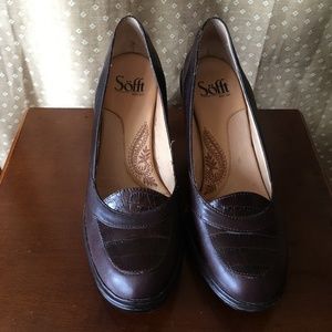 SOFFT BRAND LEATHER PUMPS. EXCELLENT CONDITION